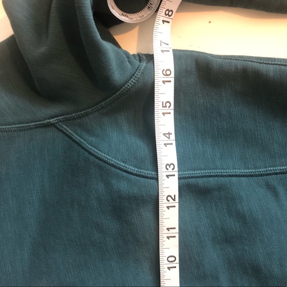 CRZ Yoga aguamarina color hoodie, pockets infront and zipper - Picture 10 of 11